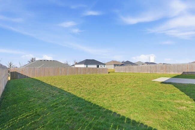 Building Photo - 3 Bedroom Home - Monett MO