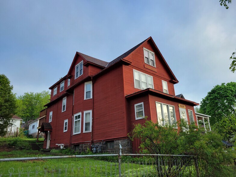 Building Photo - 1127 E 6th St