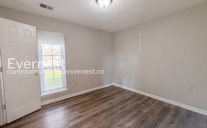 Building Photo - 5669 Kaitlyn Dr W