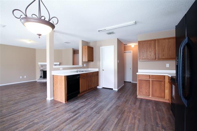 Building Photo - 1200 Willow Tree Dr