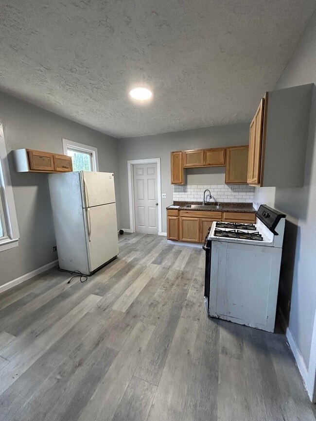 Building Photo - SPECIAL OFFER !! Cozy 2-Bedroom Home in Cleveland / Pet-Friendly / Vouchers Accepted / Available ...