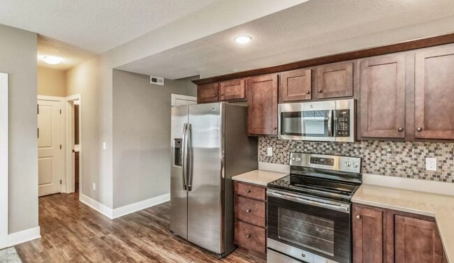 Building Photo - Sublease - 3 Bedroom Townhome Available Ja...