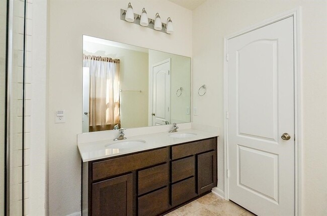 Building Photo - 25410 Champion Ridge Ct
