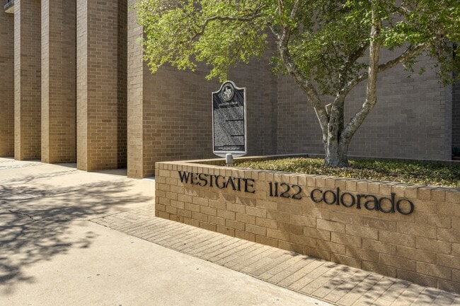Primary Photo - 1122 Colorado St