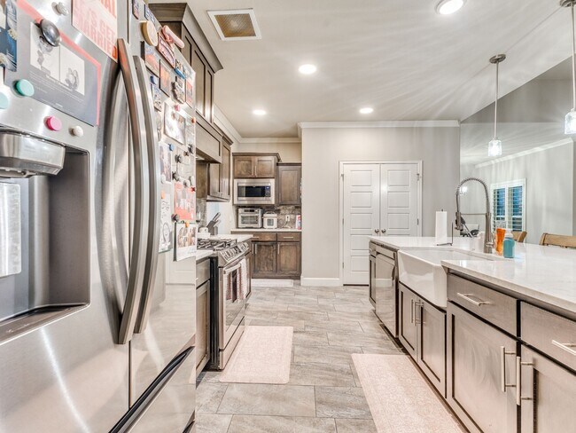 Building Photo - 2606 W Baton Rouge Pl