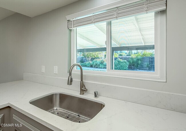 Building Photo - 1251 Buckingham Dr