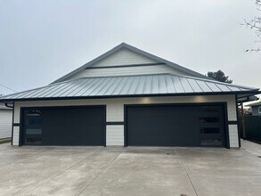 Building Photo - SD10th