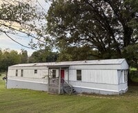 Building Photo - 3/2 Country Lot in North Johnson City / Bo...