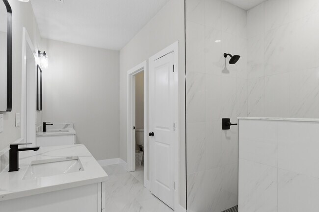 Building Photo - 2205 E 148th Ave