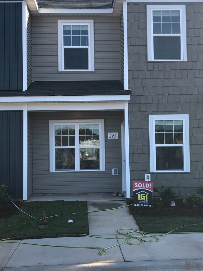 Building Photo - 225 Chandler Ct