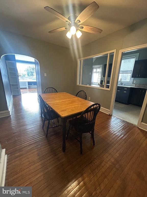 Building Photo - 6561 Maple Ave