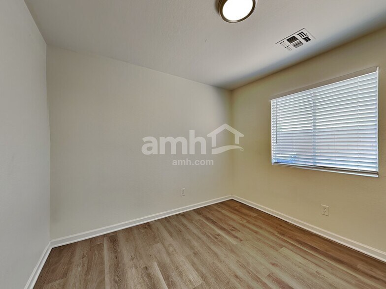 Building Photo - 15374 W Gelding Dr