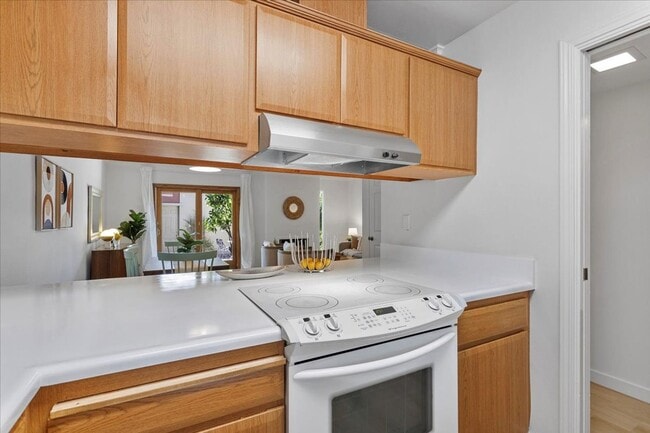 Building Photo - 1105 Fontana Dr
