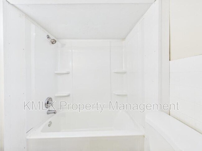 Building Photo - 444 7th St