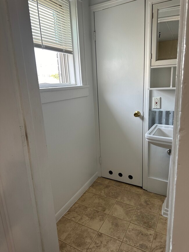 Building Photo - 125 South James Street