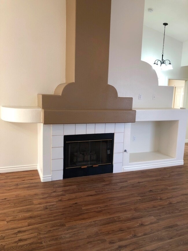 Building Photo - Beautiful Single Story Home