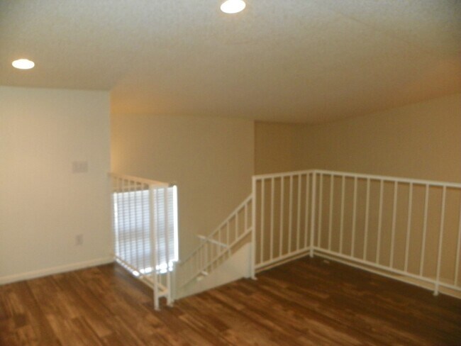 Building Photo - 1 bedroom with loft - or 2nd bedroom - w/d...