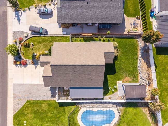 Building Photo - 3 Bedroom, 2 Bath Home