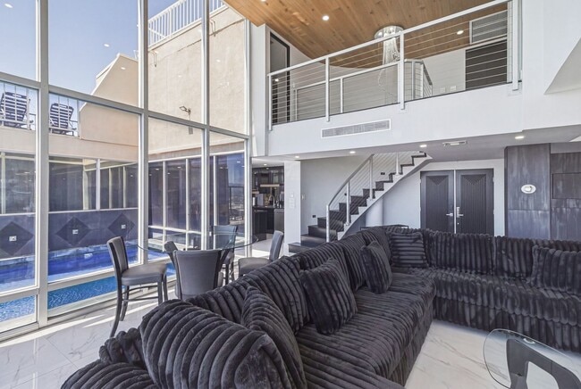 Building Photo - 3111 Bel Air Dr