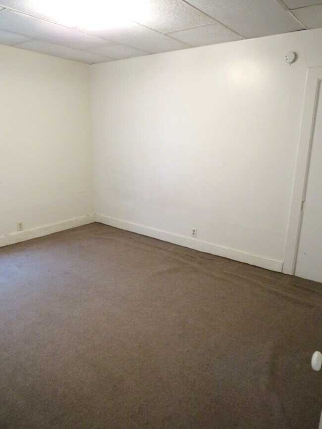 Building Photo - 2123 4th St