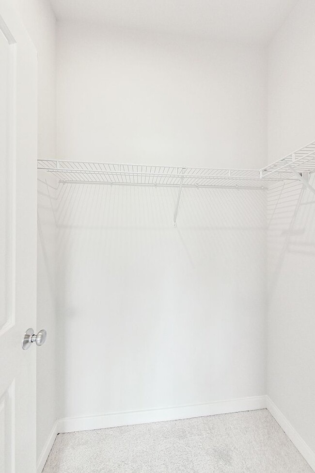 Building Photo - Contemporary 4 bedroom, 3.5 bath Open Concept Townhome!