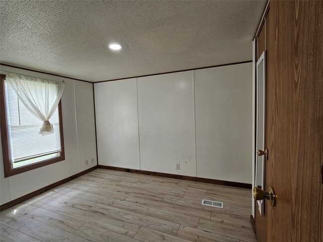 Building Photo - 16974 Balmoral St