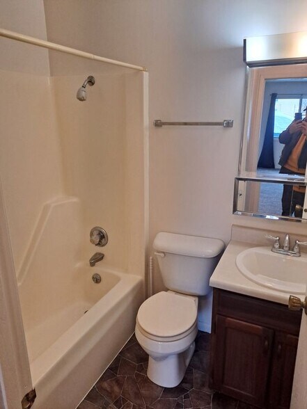 Building Photo - 1444 W 16th St