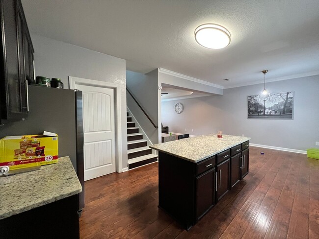 Building Photo - 3 bedroom home in Portmsouth
