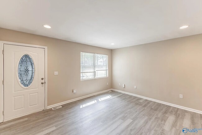 Building Photo - 3207 Delia Ln NW