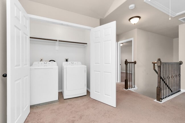 Building Photo - 5635 Round Robin Dr