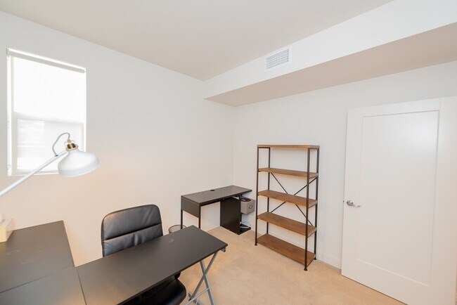 Building Photo - Element 436