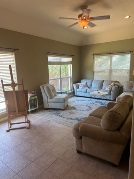 Building Photo - 1317 Wooded Knoll