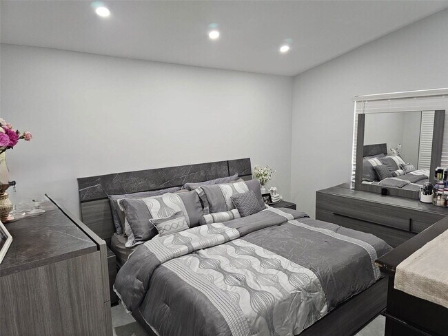 Building Photo - Southwest 177th Avenue, Miami, FL 33196 - 4 BR 2 BA single-family home