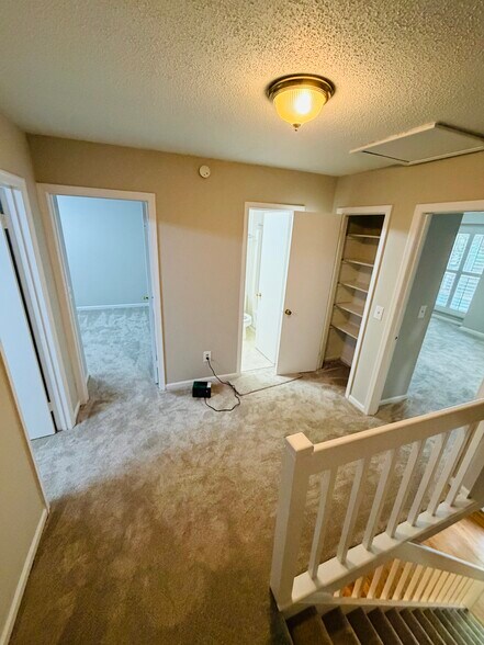 Building Photo - 5977 Dixon Dr