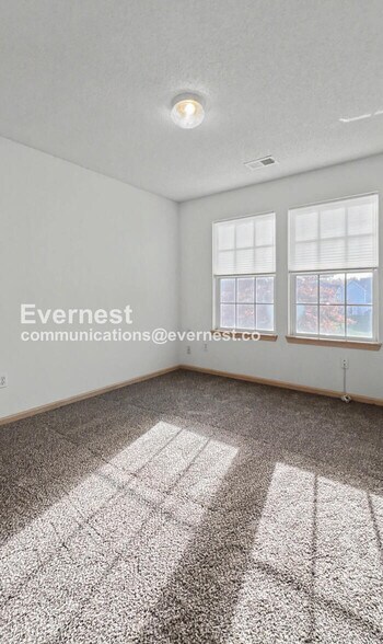 Building Photo - 8114 N Lawn Ave