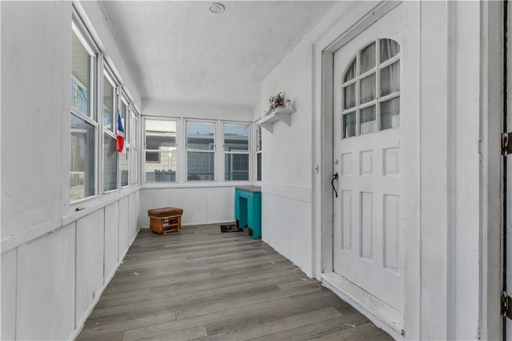 Building Photo - 1070 Main St