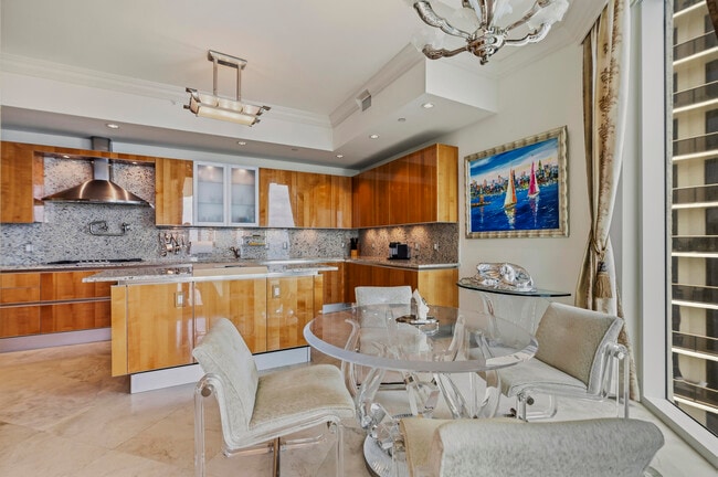 Building Photo - 16051 Collins Ave