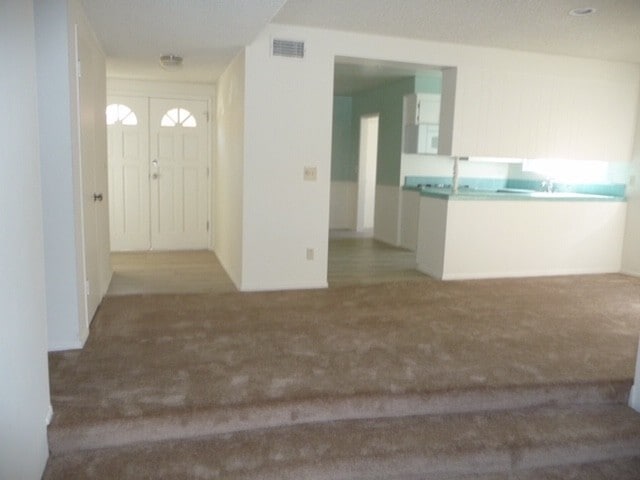 Building Photo - Charming Single-Story Pool Home in Prime Northridge Location