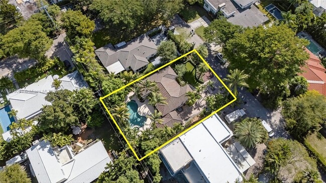 Building Photo - 465 NE 52nd St