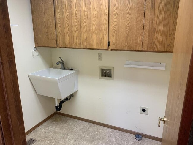 Building Photo - 2931 Cedarwood Ct SE