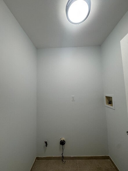 Building Photo - 1057 Bond St