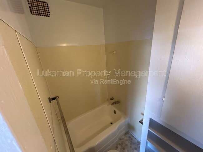 Building Photo - 418-420 Pearl St