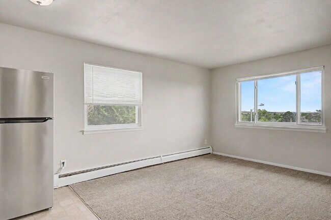 Building Photo - 1163 Cree Dr