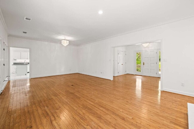 Building Photo - "Experience Southern Charm: Spacious 3-Bed, 3-Bath Home in The Landings"