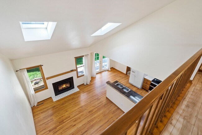 Building Photo - Spacious Home in a Great Location!