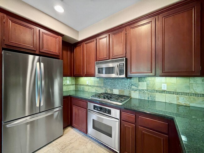 Building Photo - Bright 2BD/2BA Townhouse in Serra Mesa with Balcony, Fireplace & Resort-Style Amenities
