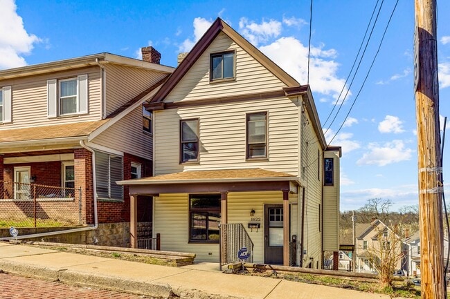 Building Photo - Updated House for Rent in Carrick!