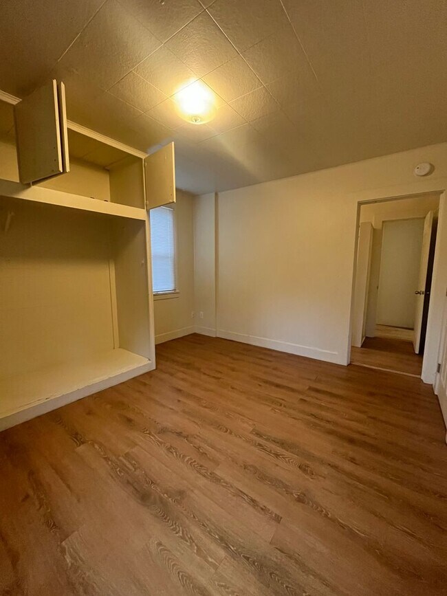 Building Photo - 2-Bedroom 1-Bathroom home in Cottage Grove!