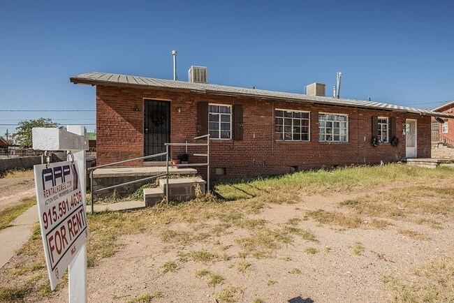Primary Photo - 2 br, 1 bath House - 1113 Huckleberry