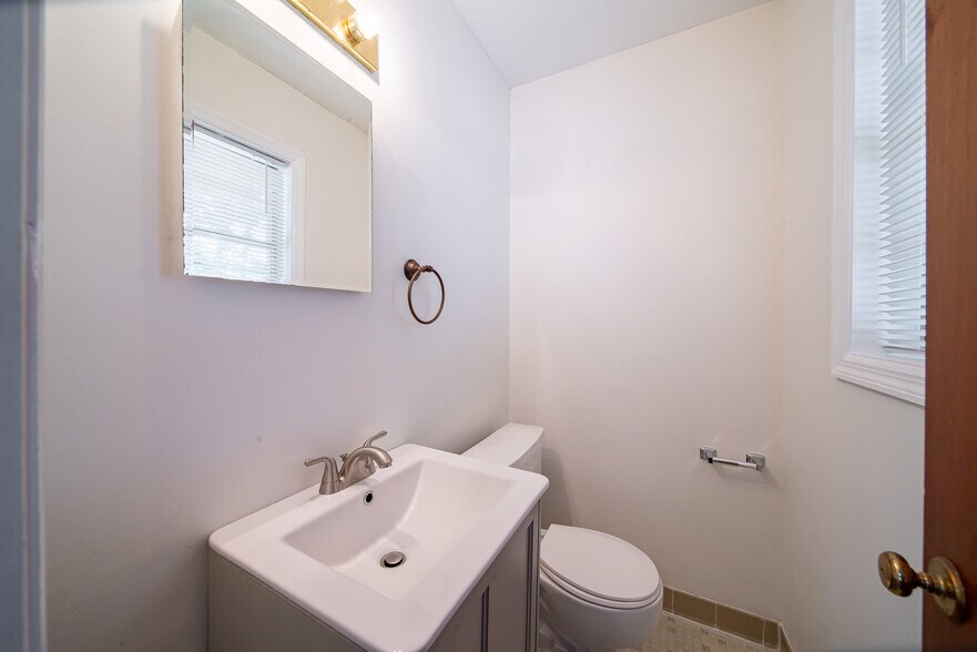 Building Photo - 1413 Steeple Ct